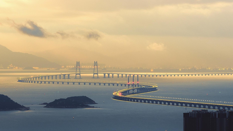 10、龐源租賃參建國家“世紀工程”港珠澳大橋（2012—2017年）_副本.jpg