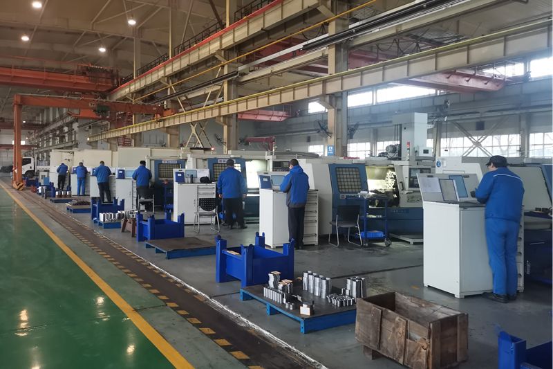 3、機加工車(chē)間數控車(chē)床班組全體員工早早進(jìn)入工作狀態(tài).jpg